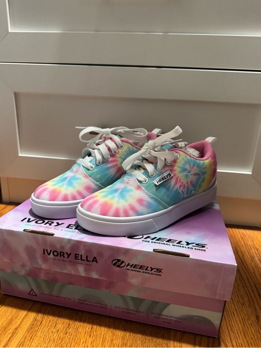 Youth Heelys x Ivory Ella Sneakers size USA Youth 3 NEW WITH TAGS